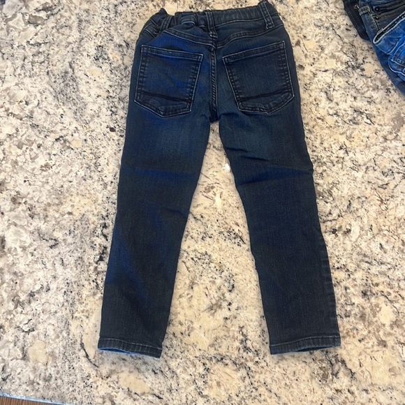 A lot of six pair of cat and Jack jeans size 5 - Picture 3 of 13